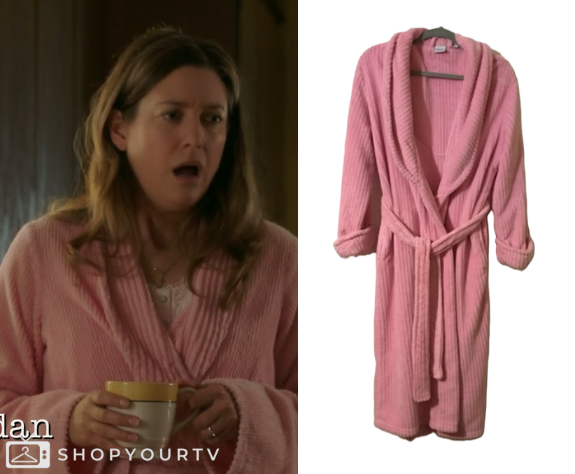 Sheldon Perry Collection Young Sheldon: Season 7 Episode 6 Mary's Pink Robe | Shop Your TV