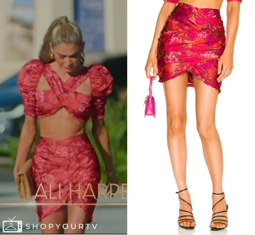 Selling the OC: Season 3 Episode 6 Ali Harper's Pink Floral Mini Skirt ...