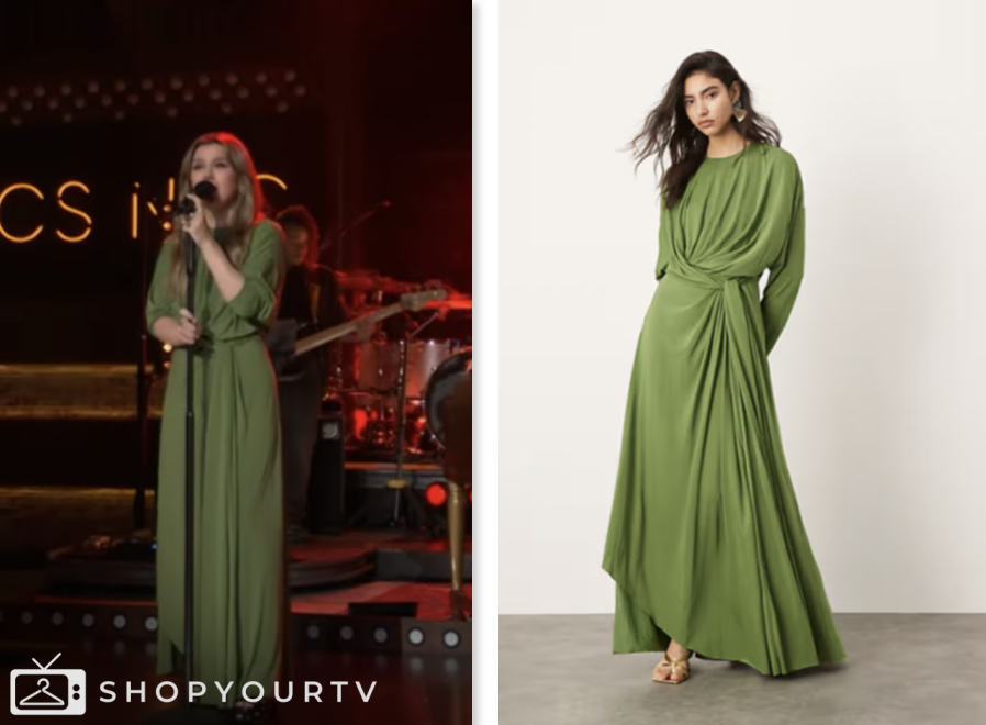 kelly clarkson green dress Favorite @kellyclarkson looks from February Can't wait for Spring!